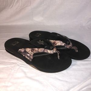 Reef fanning size 13 realtree xtra reef sandals
